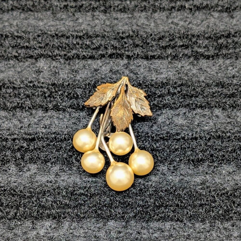 Vintage Gold Tone PEARL Dress Scarf Shawl Fur CLIP Leaf Wire Brooch Pin